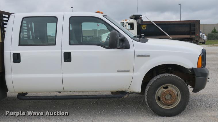 image for item DB8988 2006 Ford F350 Super Duty Crew Cab flatbed pickup truck