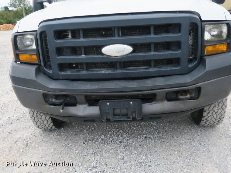 image for item DB8988 2006 Ford F350 Super Duty Crew Cab flatbed pickup truck