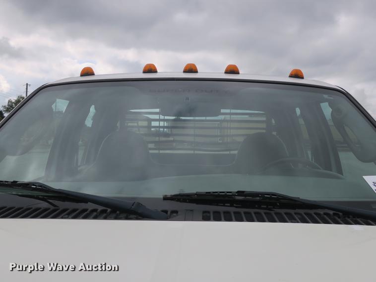 image for item DB8988 2006 Ford F350 Super Duty Crew Cab flatbed pickup truck