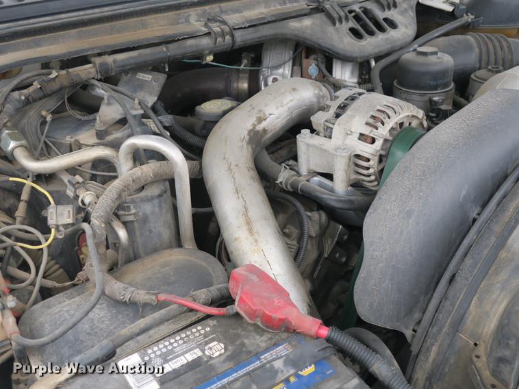 image for item DB8988 2006 Ford F350 Super Duty Crew Cab flatbed pickup truck