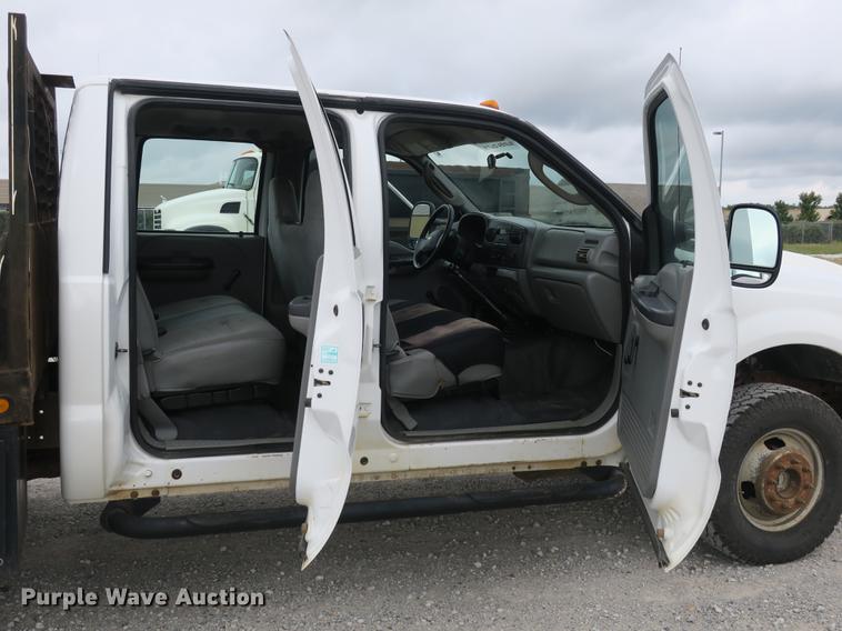 image for item DB8988 2006 Ford F350 Super Duty Crew Cab flatbed pickup truck