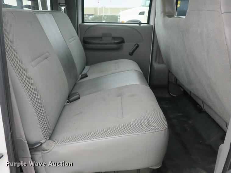 image for item DB8988 2006 Ford F350 Super Duty Crew Cab flatbed pickup truck