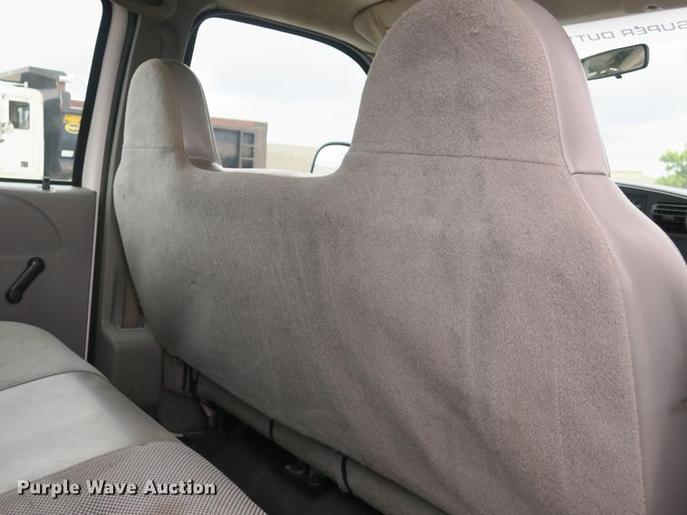 image for item DB8988 2006 Ford F350 Super Duty Crew Cab flatbed pickup truck