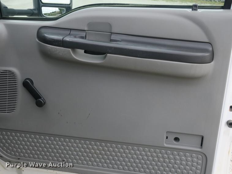 image for item DB8988 2006 Ford F350 Super Duty Crew Cab flatbed pickup truck