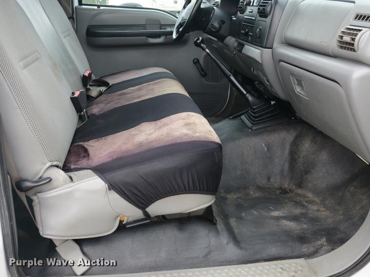 image for item DB8988 2006 Ford F350 Super Duty Crew Cab flatbed pickup truck