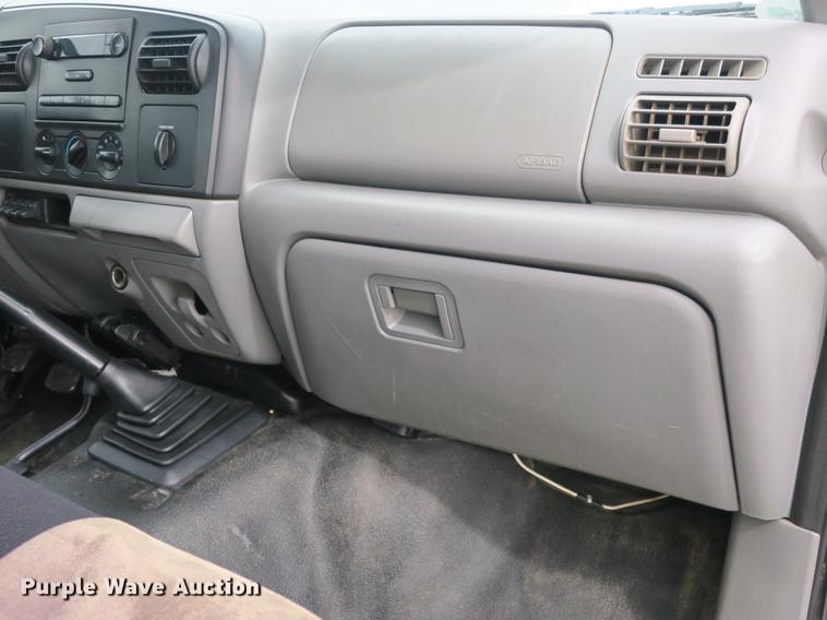 image for item DB8988 2006 Ford F350 Super Duty Crew Cab flatbed pickup truck