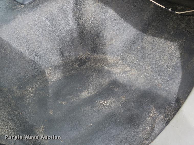 image for item DB8988 2006 Ford F350 Super Duty Crew Cab flatbed pickup truck