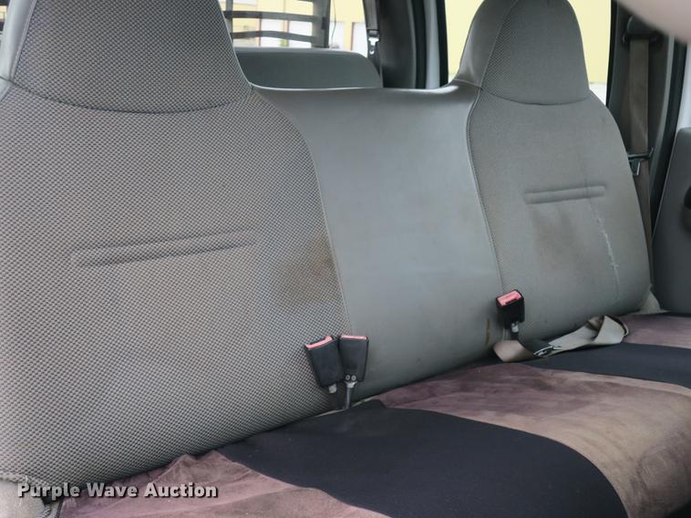 image for item DB8988 2006 Ford F350 Super Duty Crew Cab flatbed pickup truck