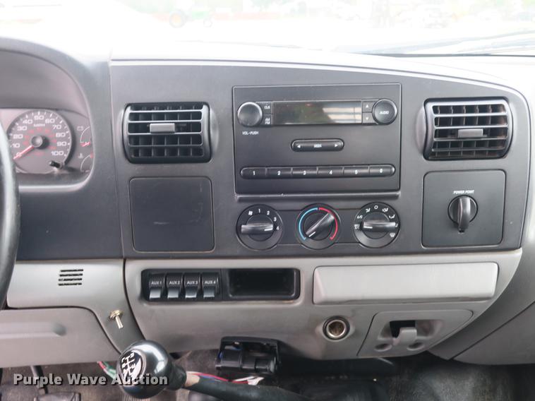 image for item DB8988 2006 Ford F350 Super Duty Crew Cab flatbed pickup truck