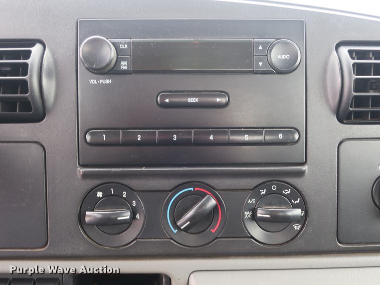 image for item DB8988 2006 Ford F350 Super Duty Crew Cab flatbed pickup truck