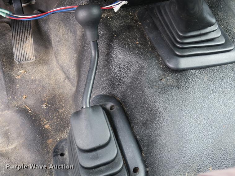 image for item DB8988 2006 Ford F350 Super Duty Crew Cab flatbed pickup truck