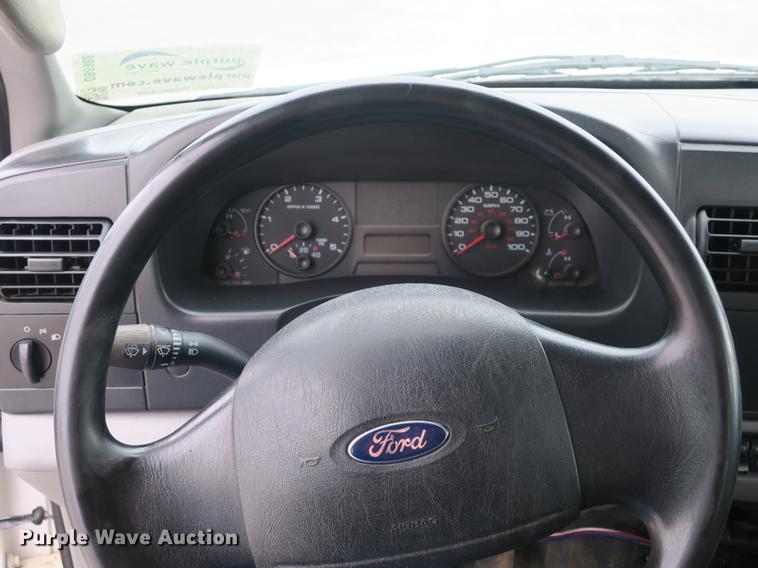 image for item DB8988 2006 Ford F350 Super Duty Crew Cab flatbed pickup truck