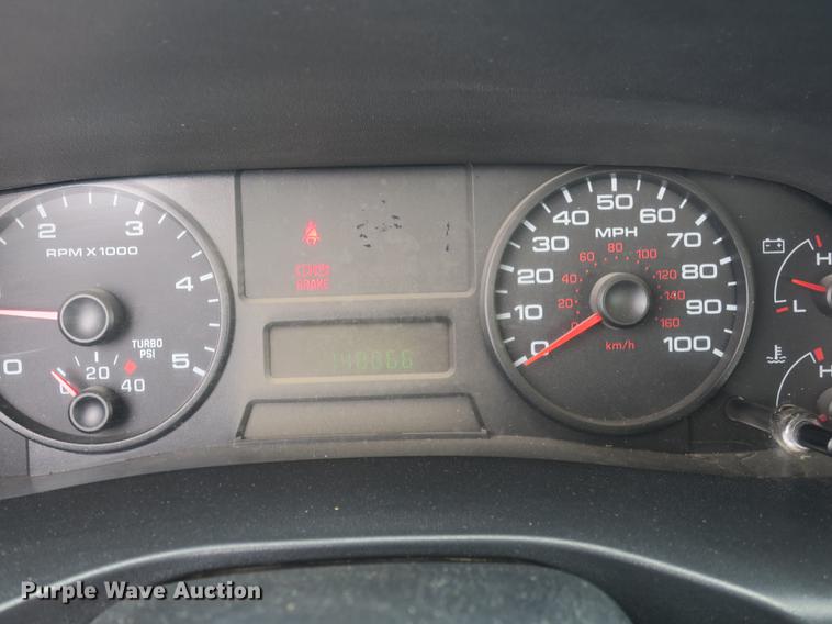 image for item DB8988 2006 Ford F350 Super Duty Crew Cab flatbed pickup truck