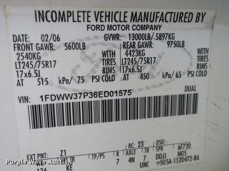 image for item DB8988 2006 Ford F350 Super Duty Crew Cab flatbed pickup truck