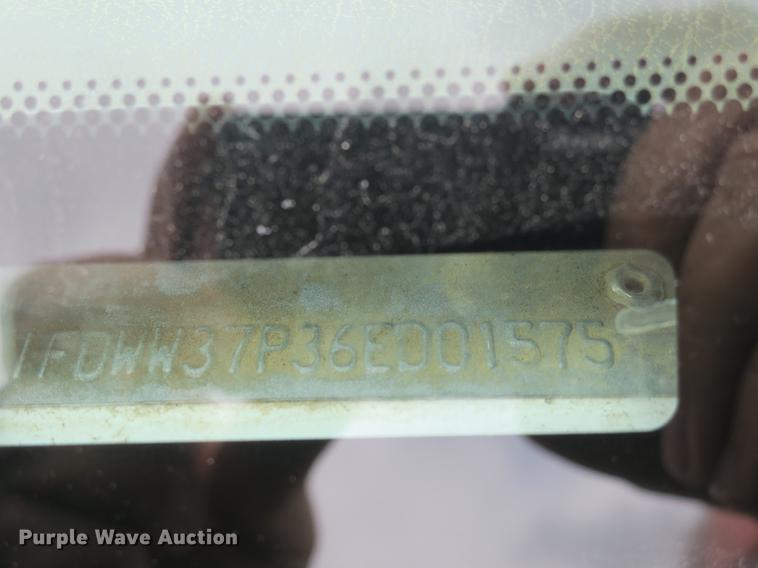 image for item DB8988 2006 Ford F350 Super Duty Crew Cab flatbed pickup truck