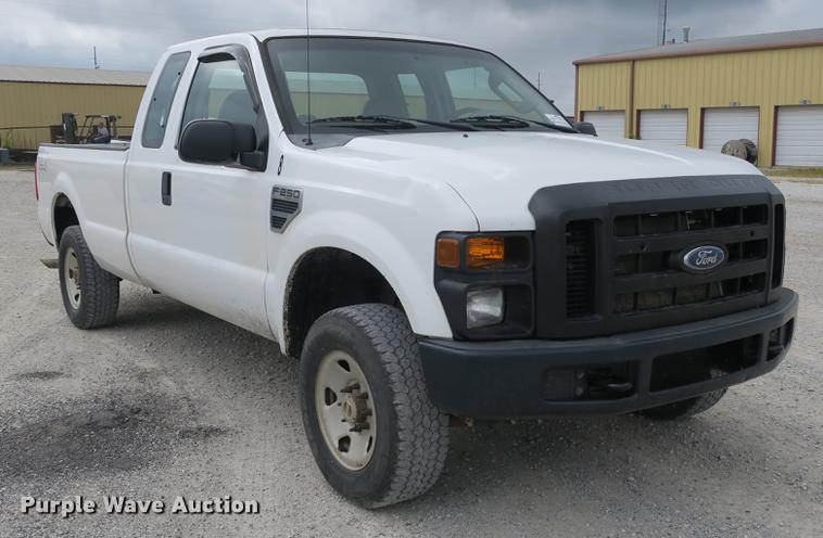 image for item DB8989 2008 Ford F250 Super Duty XL SuperCab pickup truck
