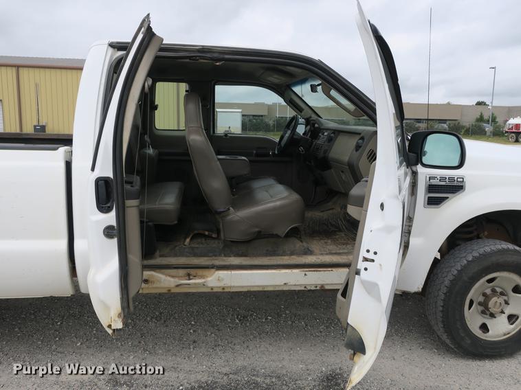 image for item DB8989 2008 Ford F250 Super Duty XL SuperCab pickup truck