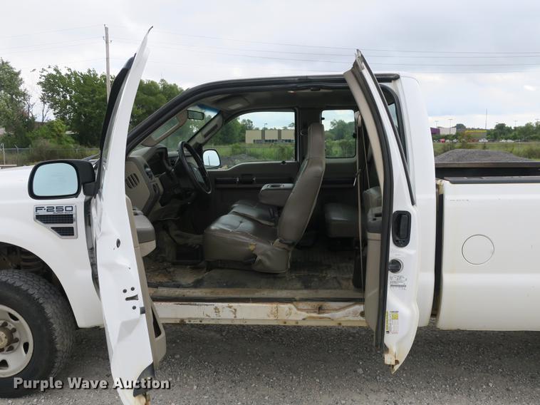 image for item DB8989 2008 Ford F250 Super Duty XL SuperCab pickup truck