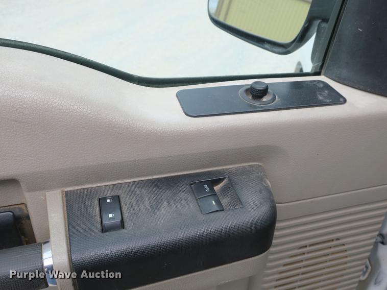 image for item DB8989 2008 Ford F250 Super Duty XL SuperCab pickup truck