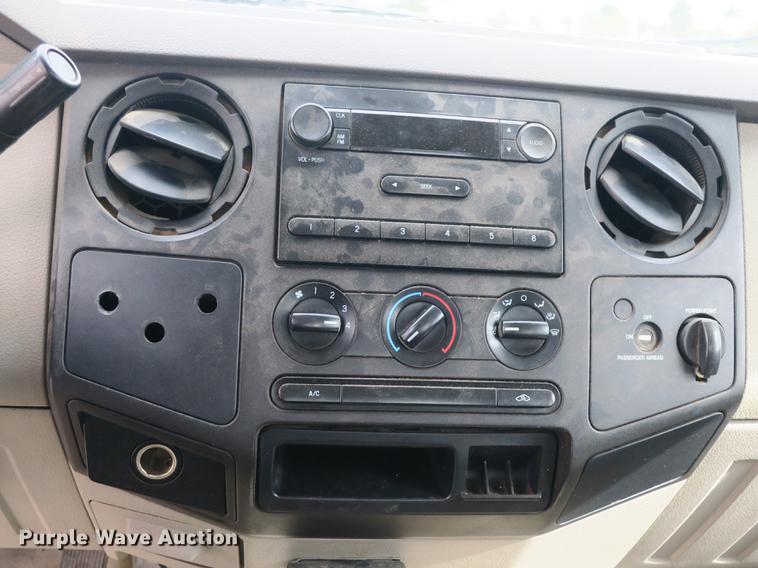 image for item DB8989 2008 Ford F250 Super Duty XL SuperCab pickup truck