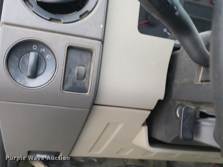 image for item DB8989 2008 Ford F250 Super Duty XL SuperCab pickup truck