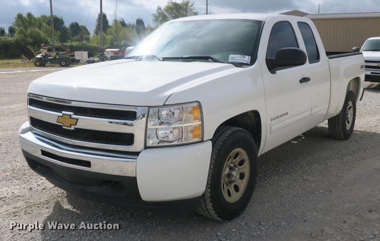 image for item DB8990 2011 Chevrolet Silverado 1500 Ext. Cab pickup truck
