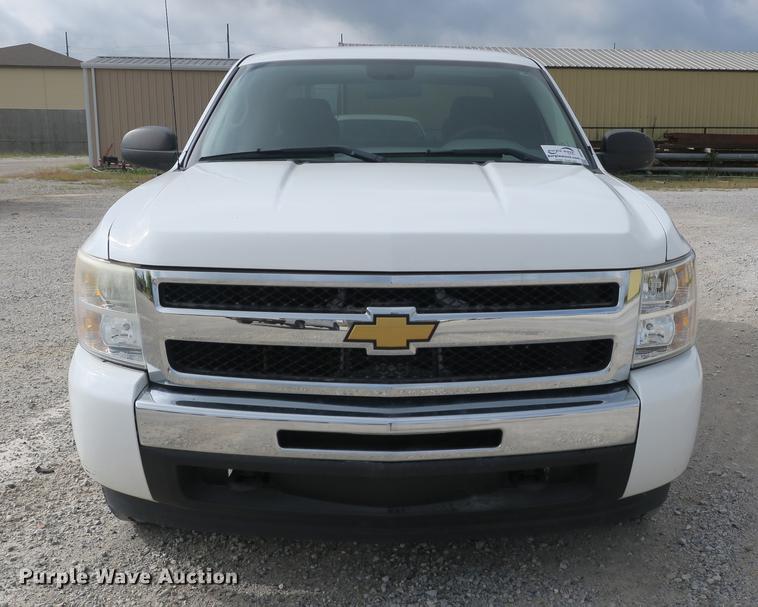 image for item DB8990 2011 Chevrolet Silverado 1500 Ext. Cab pickup truck