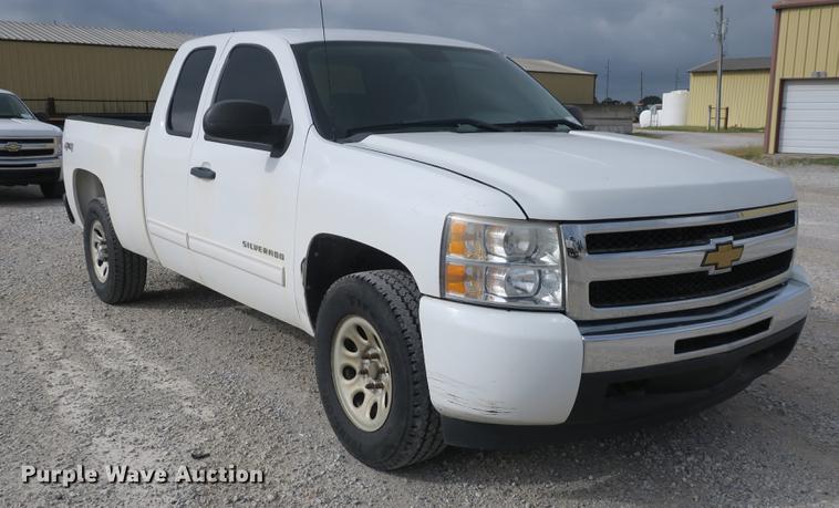 image for item DB8990 2011 Chevrolet Silverado 1500 Ext. Cab pickup truck