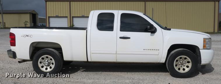 image for item DB8990 2011 Chevrolet Silverado 1500 Ext. Cab pickup truck