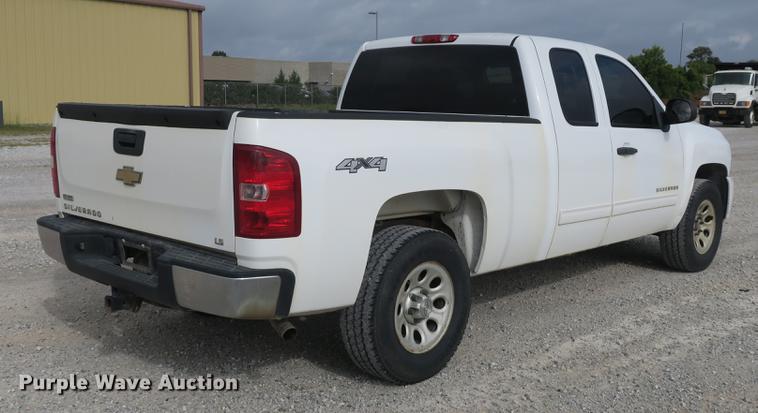 image for item DB8990 2011 Chevrolet Silverado 1500 Ext. Cab pickup truck