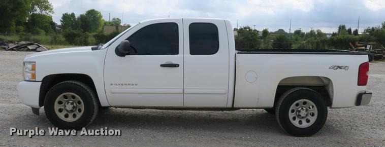 image for item DB8990 2011 Chevrolet Silverado 1500 Ext. Cab pickup truck
