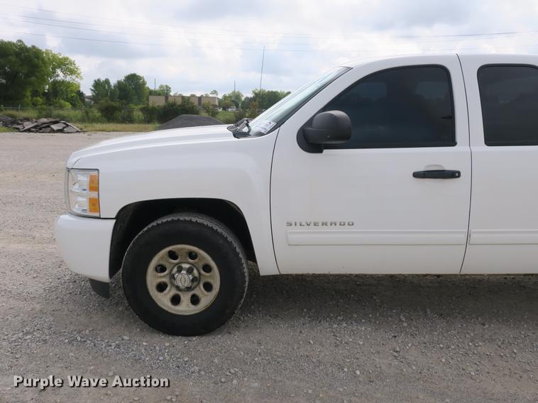 image for item DB8990 2011 Chevrolet Silverado 1500 Ext. Cab pickup truck
