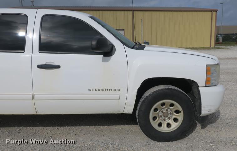 image for item DB8990 2011 Chevrolet Silverado 1500 Ext. Cab pickup truck