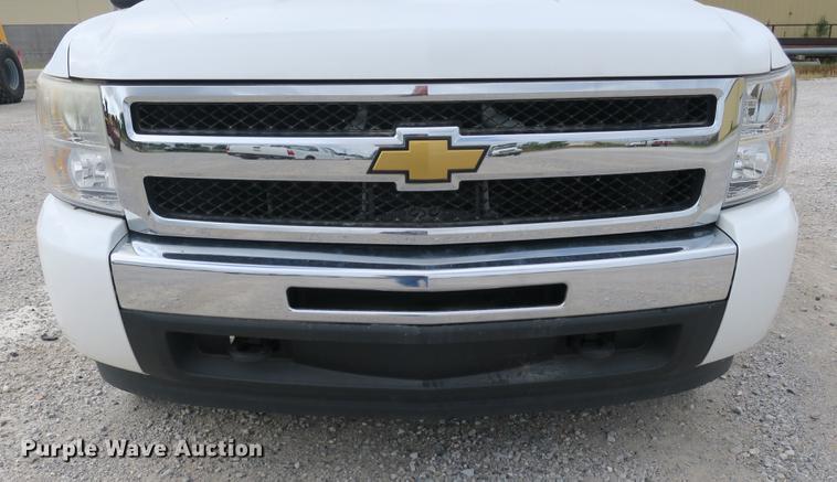 image for item DB8990 2011 Chevrolet Silverado 1500 Ext. Cab pickup truck