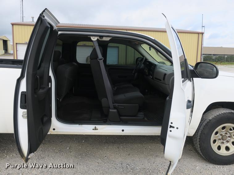 image for item DB8990 2011 Chevrolet Silverado 1500 Ext. Cab pickup truck