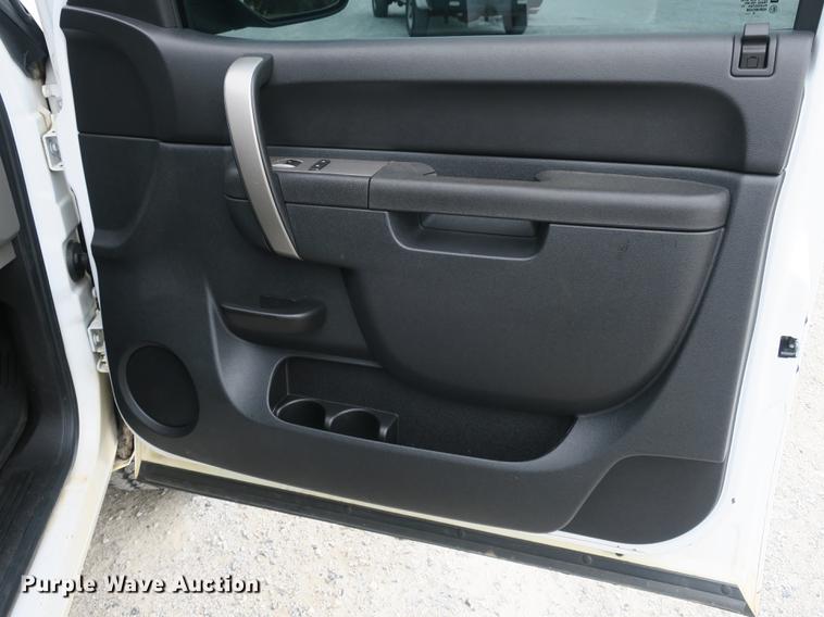 image for item DB8990 2011 Chevrolet Silverado 1500 Ext. Cab pickup truck