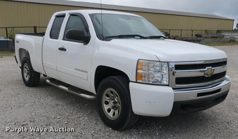 image for item DB8991 2011 Chevrolet Silverado 1500 Ext. Cab pickup truck
