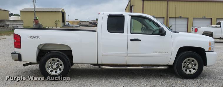 image for item DB8991 2011 Chevrolet Silverado 1500 Ext. Cab pickup truck