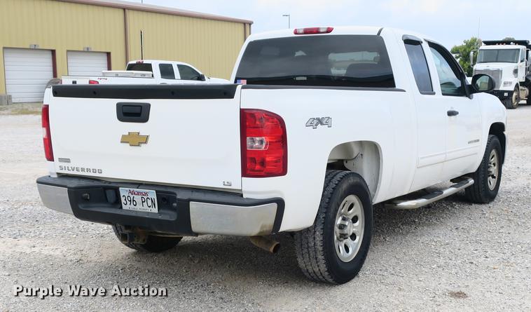 image for item DB8991 2011 Chevrolet Silverado 1500 Ext. Cab pickup truck