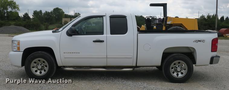 image for item DB8991 2011 Chevrolet Silverado 1500 Ext. Cab pickup truck