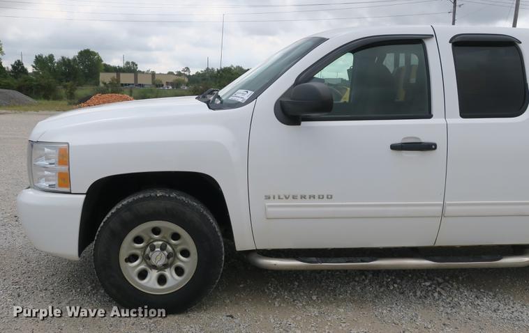 image for item DB8991 2011 Chevrolet Silverado 1500 Ext. Cab pickup truck