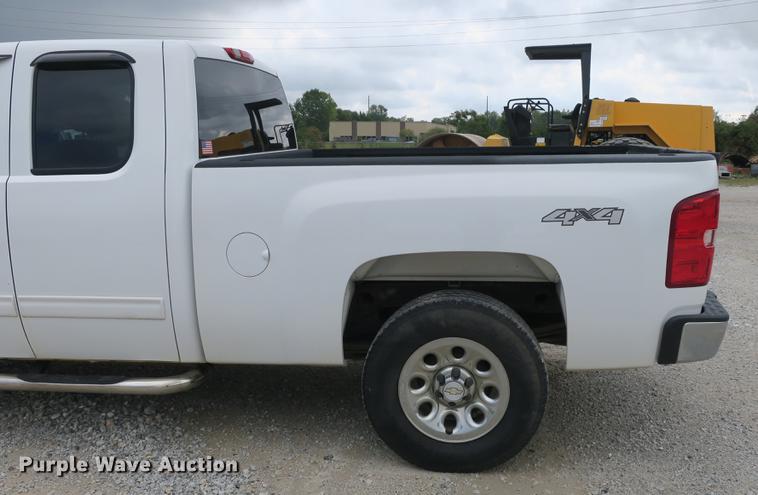 image for item DB8991 2011 Chevrolet Silverado 1500 Ext. Cab pickup truck