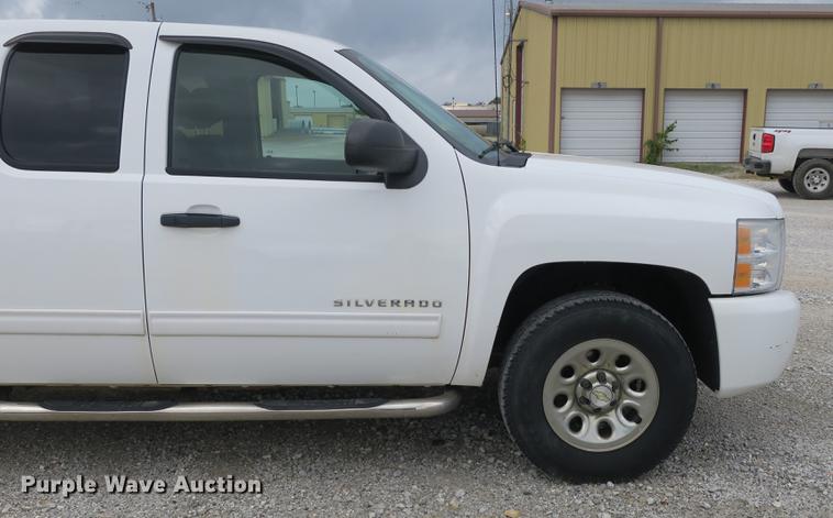 image for item DB8991 2011 Chevrolet Silverado 1500 Ext. Cab pickup truck