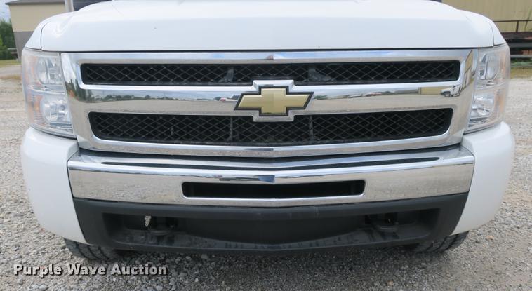 image for item DB8991 2011 Chevrolet Silverado 1500 Ext. Cab pickup truck