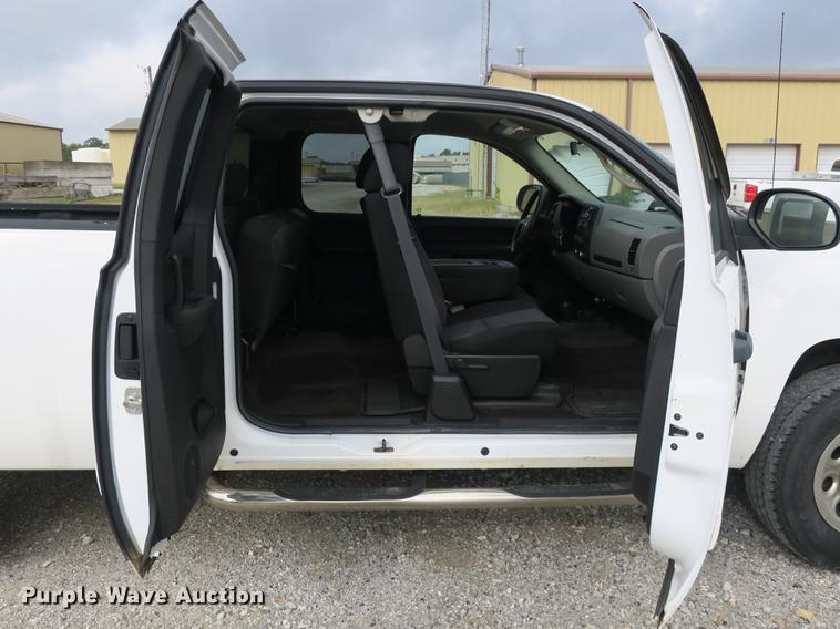 image for item DB8991 2011 Chevrolet Silverado 1500 Ext. Cab pickup truck