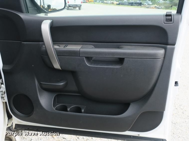 image for item DB8991 2011 Chevrolet Silverado 1500 Ext. Cab pickup truck