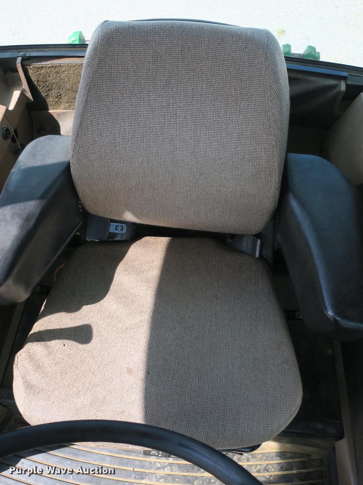 image for item DB8994 John Deere 7210 tractor