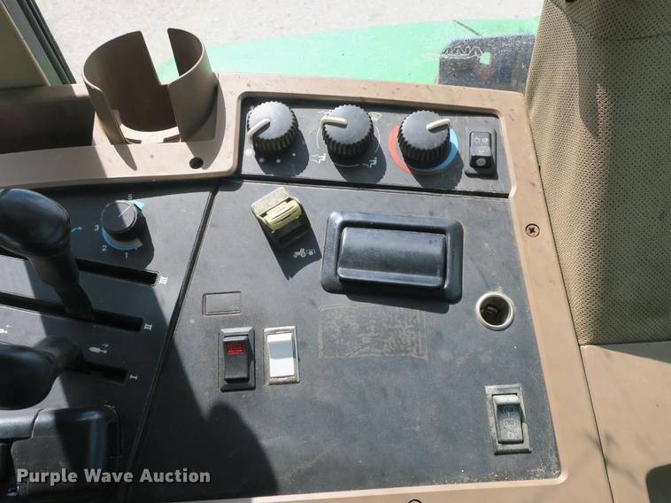 image for item DB8994 John Deere 7210 tractor