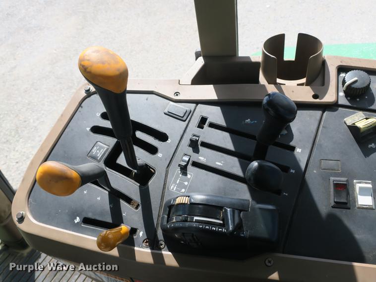 image for item DB8994 John Deere 7210 tractor