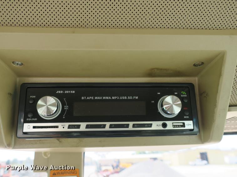 image for item DB8994 John Deere 7210 tractor